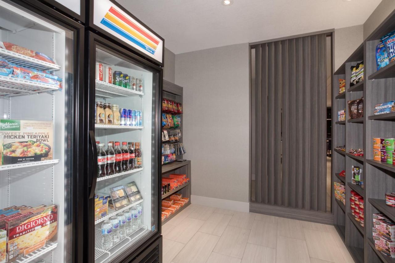 Express & - Denver Ne - By Ihg Hotel Brighton