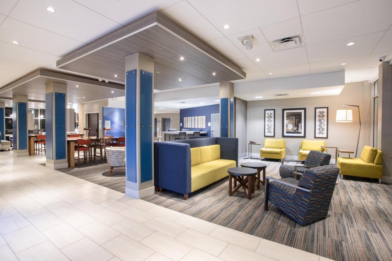 Hotel Express & - Denver Ne - By Ihg Brighton