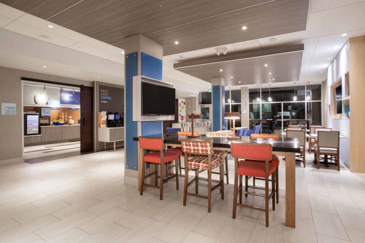 Express & - Denver Ne - By Ihg Hotel 3*