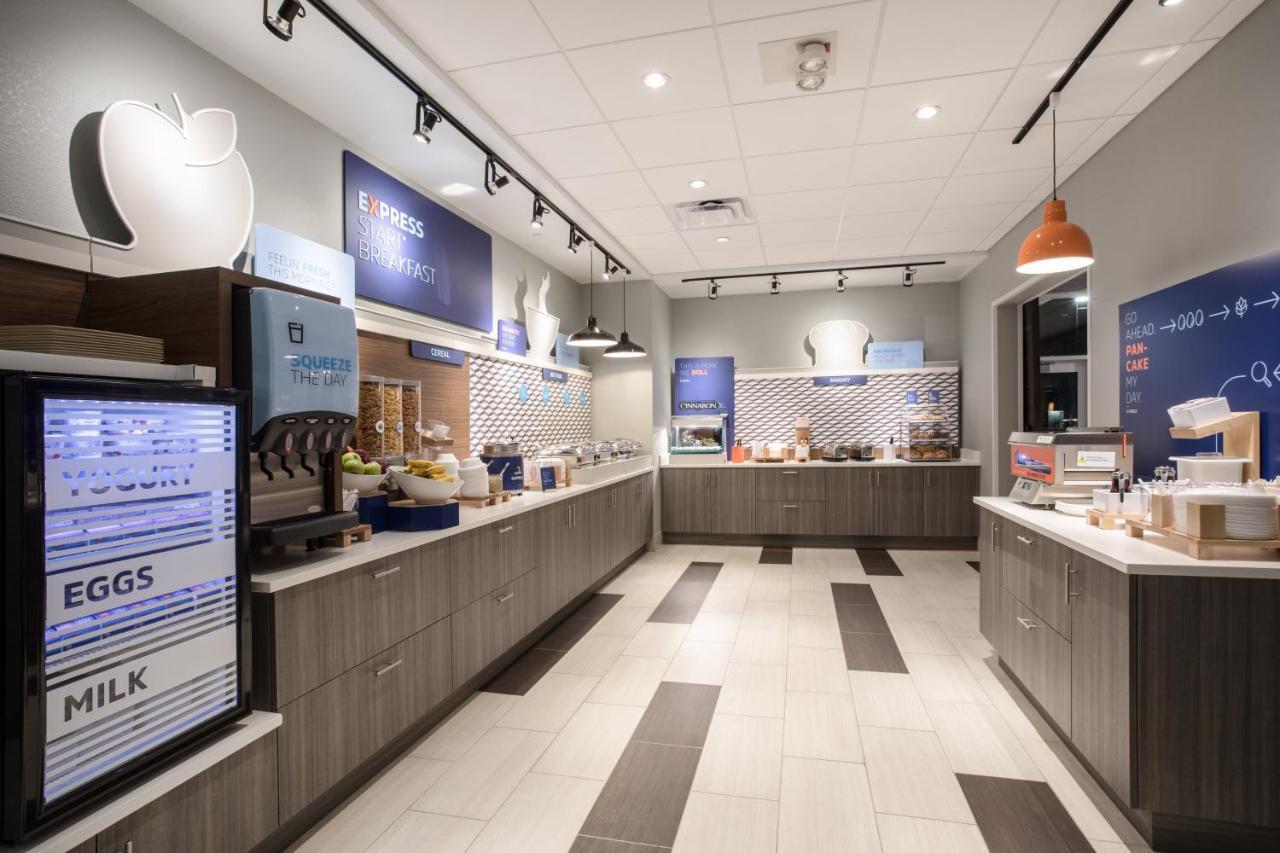 Express & - Denver Ne - By Ihg Hotel