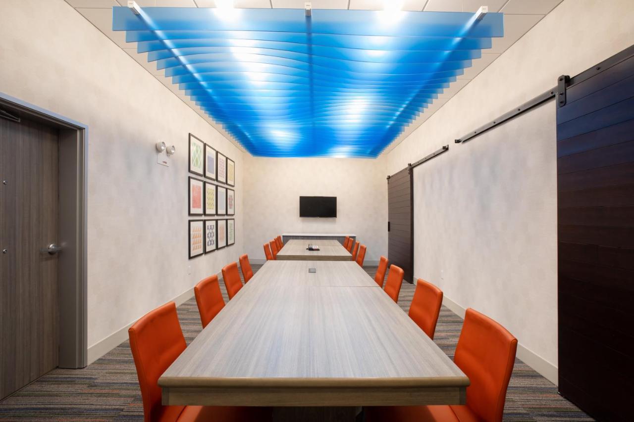 Hotel Express & - Denver Ne - By Ihg Brighton