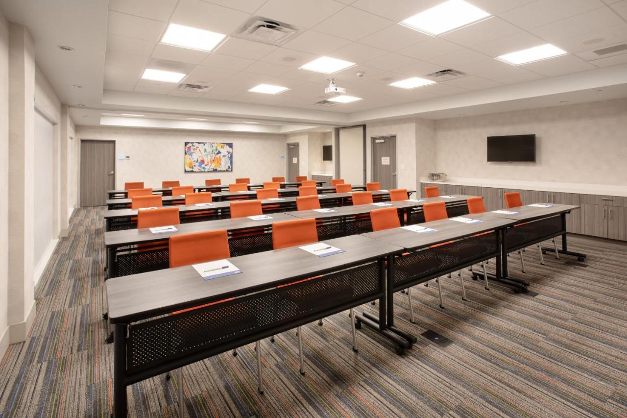 Express & - Denver Ne - By Ihg Brighton