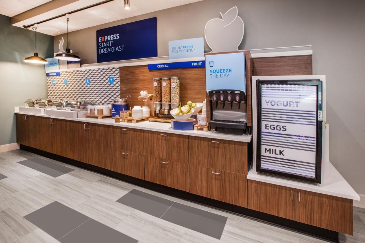 Express & - Denver Ne - By Ihg Brighton